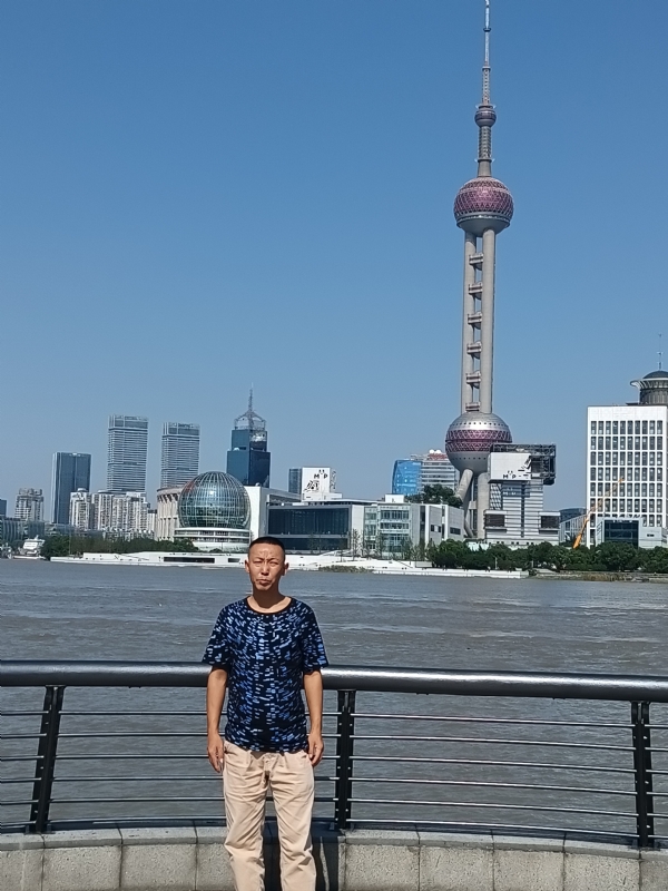 伪装浪漫的第一张照片--大连相亲服务中心