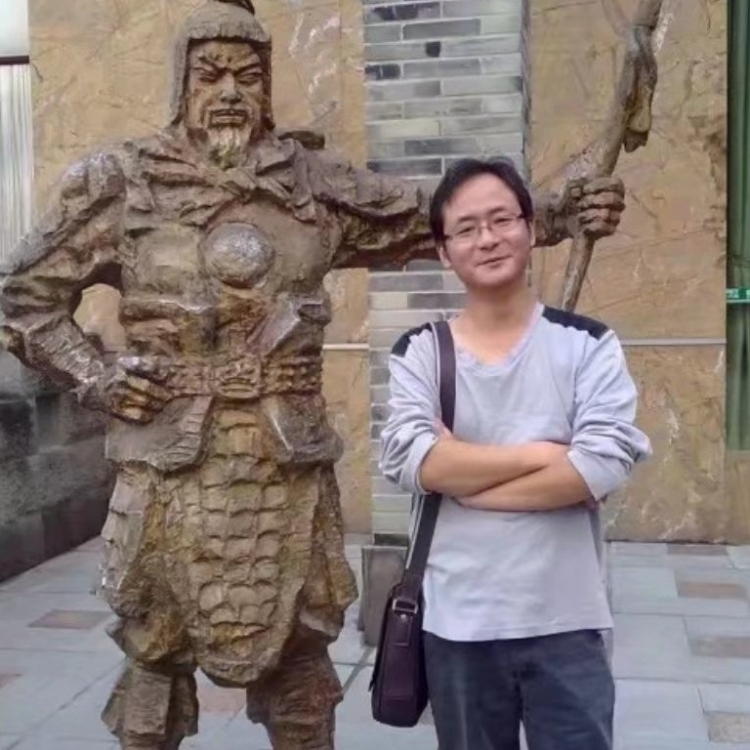 孤狼的第三张照片--大连相亲服务中心