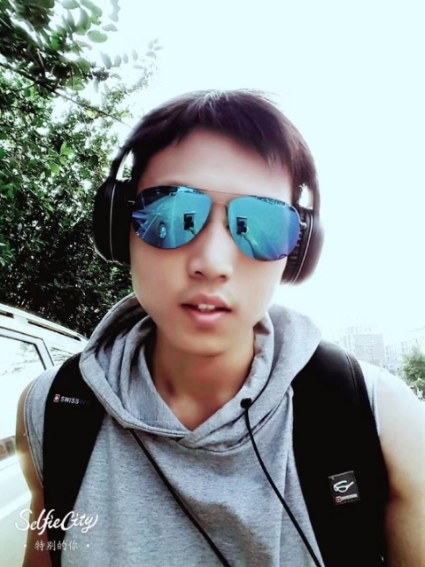 失意的人的第一张照片--大连相亲服务中心