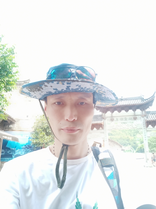 童群海的第一张照片--大连相亲服务中心