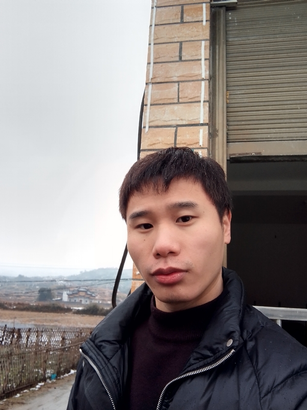 银色的羽翼的第一张照片--大连相亲服务中心