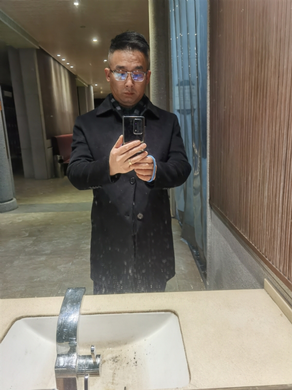 孤独尘埃的第一张照片--大连相亲服务中心