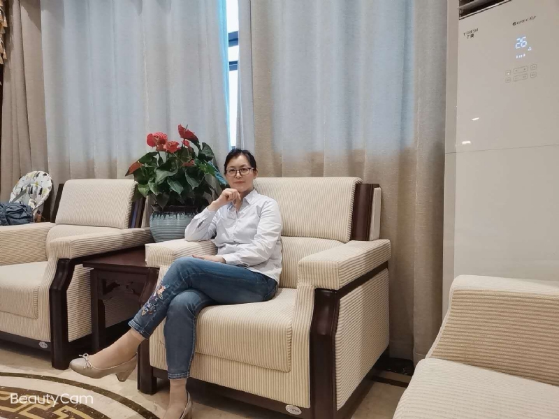 秋水伊人的第一张照片--大连相亲服务中心