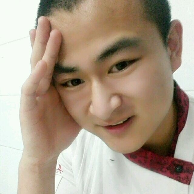 人潮拥挤的第一张照片--大连相亲服务中心