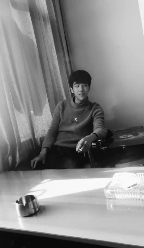 酷似小丑的第二张照片--大连相亲服务中心