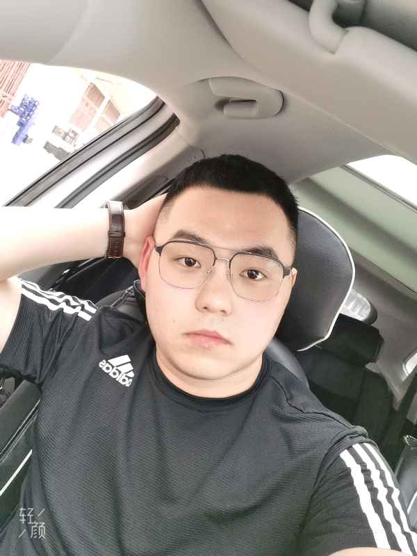 海阔天空的第一张照片--大连相亲服务中心