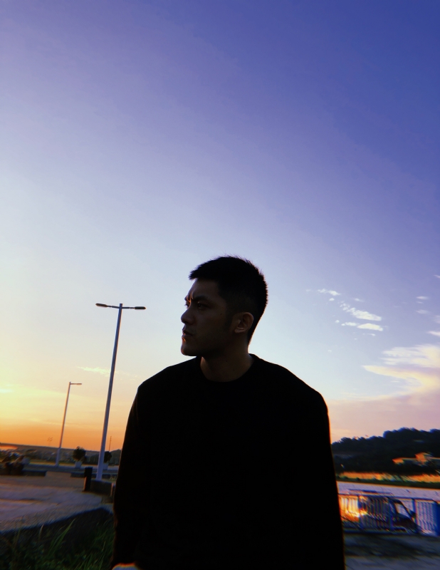 只抽半根煙的第二张照片--大连相亲服务中心