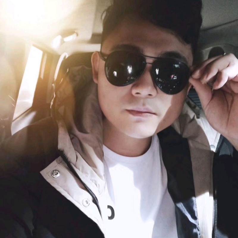 高大威武的第三张照片--大连相亲服务中心