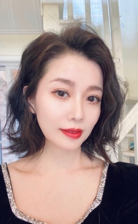 束負的第一张照片--大连相亲服务中心