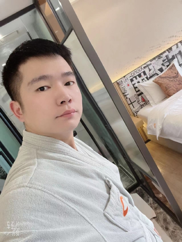 绿帽的第一张照片--大连相亲服务中心