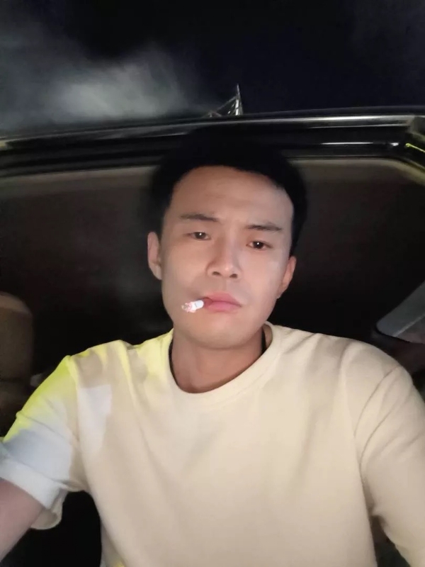 爱睡觉的土拨鼠的第一张照片--大连相亲服务中心