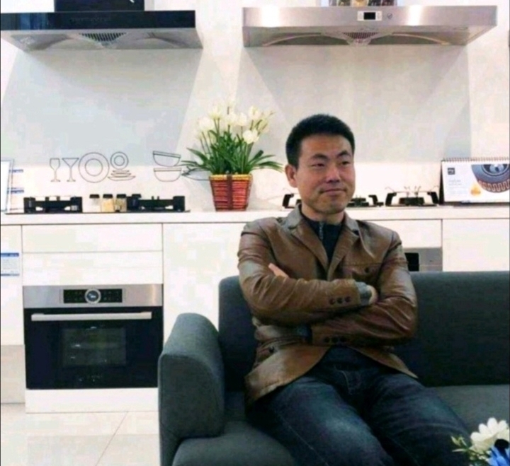 奋斗的执着的第一张照片--大连相亲服务中心