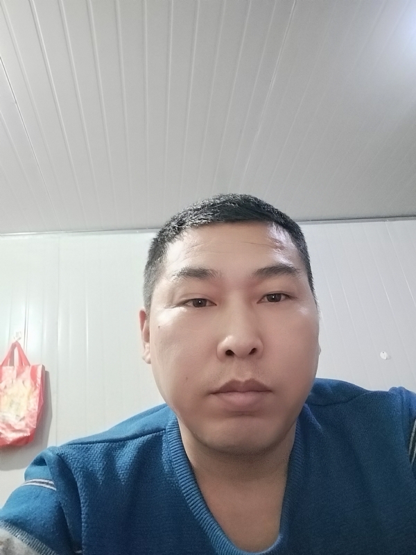 开着拖拉机去兜风的第一张照片--大连相亲服务中心