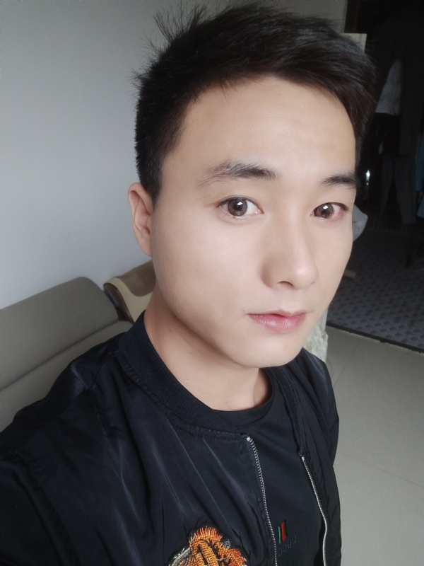 何凡的第三张照片--大连相亲服务中心