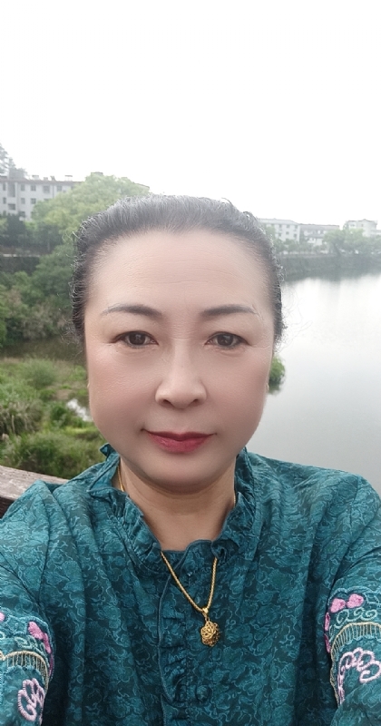 雨中情的第一张照片--大连相亲服务中心