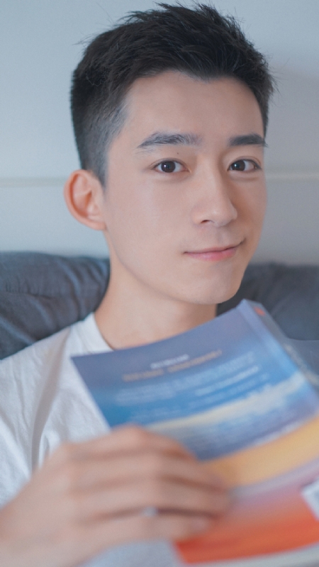 顾飞的第三张照片--大连相亲服务中心