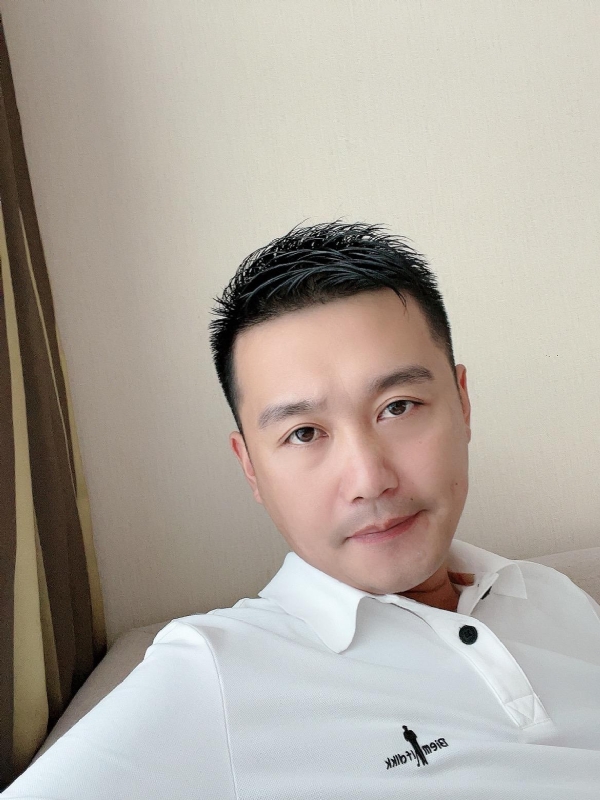 笑望人非的第一张照片--大连相亲服务中心