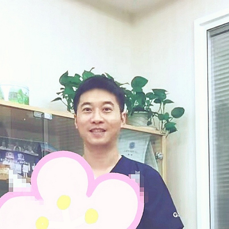 大手牵小手的第二张照片--大连相亲服务中心