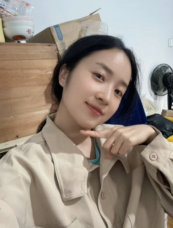 多喝热水的第二张照片--大连相亲服务中心