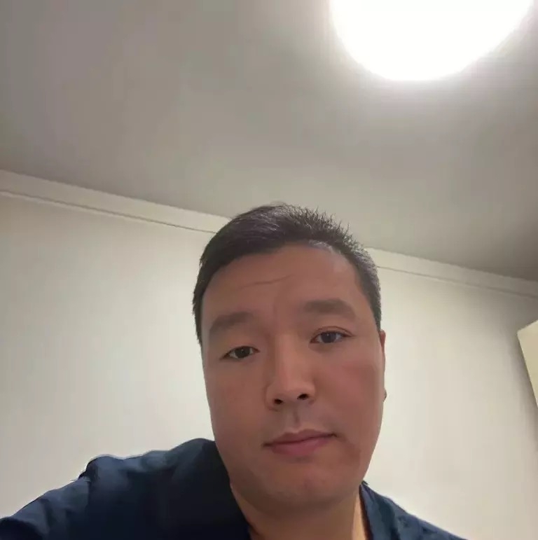 穿唐装的松鼠的第一张照片--大连相亲服务中心