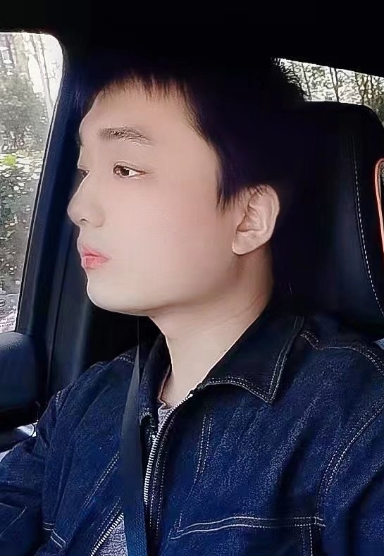 凉锦年的第一张照片--大连相亲服务中心