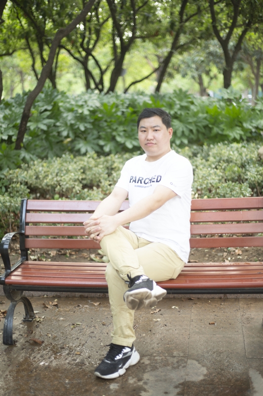 抱着鱼睡觉的猫的第一张照片--大连相亲服务中心