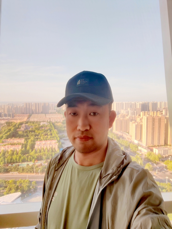 勇攀高峰的第一张照片--大连相亲服务中心