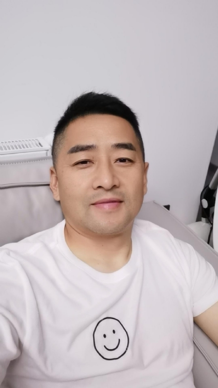 向阳而生的第一张照片--大连相亲服务中心