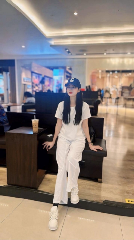 卖火柴的小女孩的第一张照片--大连相亲服务中心