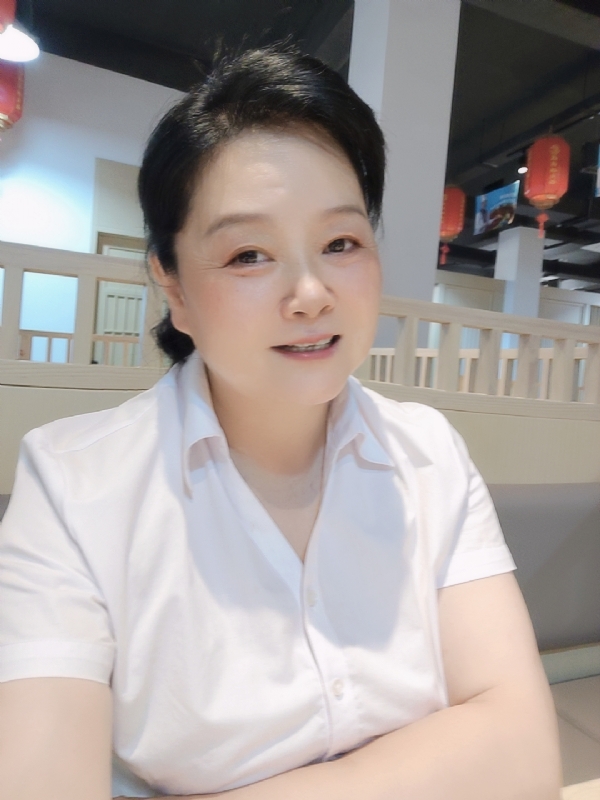 丁姐爱生活的第一张照片--大连相亲服务中心