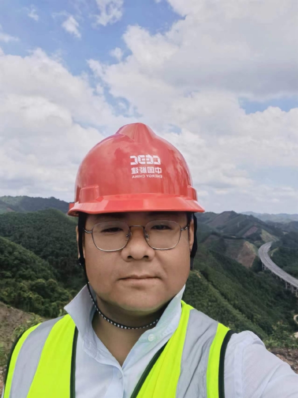 冰城小土匪的第一张照片--大连相亲服务中心