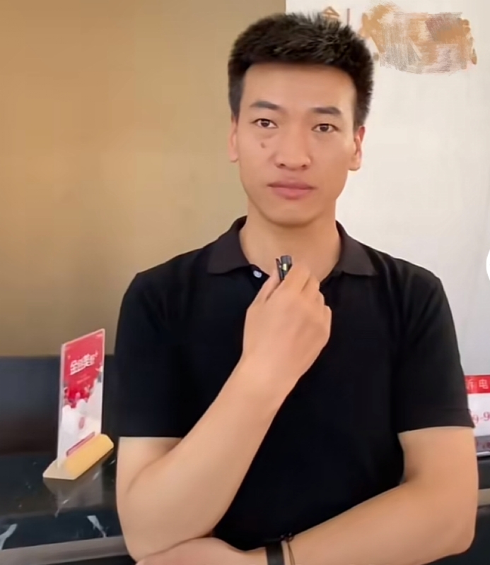 一杯梁白开的第一张照片--大连相亲服务中心