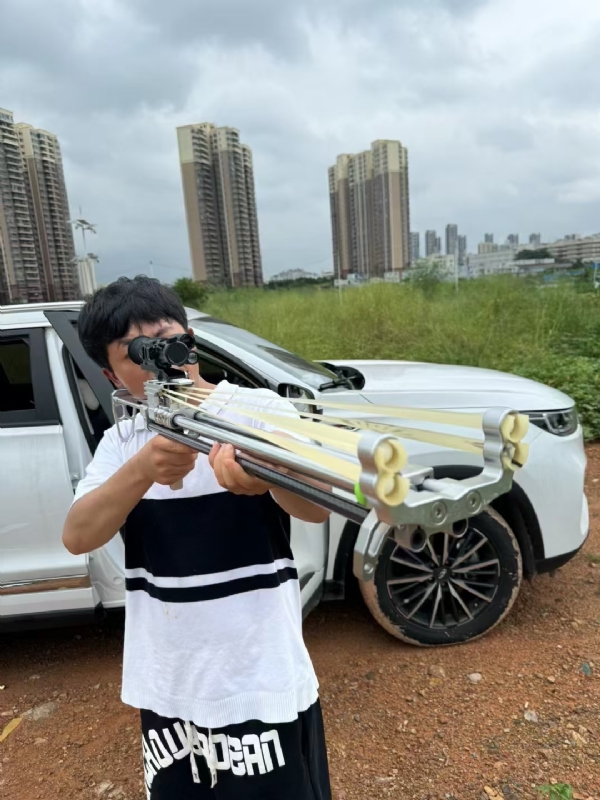 凌其飞的第一张照片--大连相亲服务中心