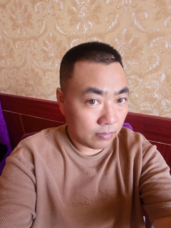 擦亮眼睛向前看的第一张照片--大连相亲服务中心