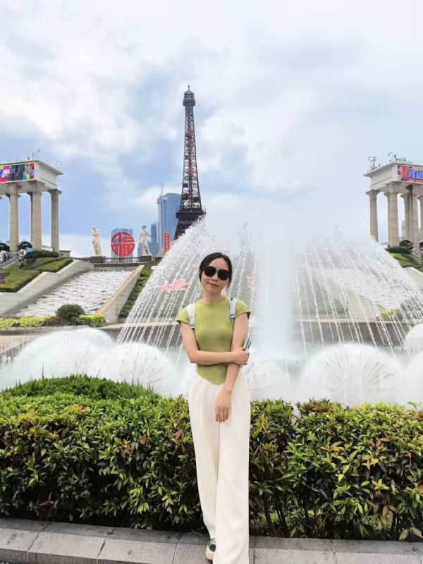 秋风落叶的第一张照片--大连相亲服务中心