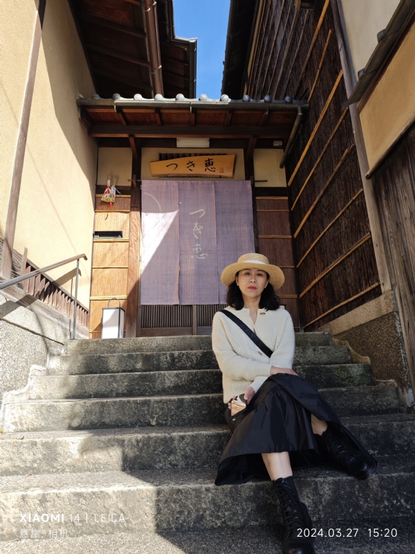 踱着方步的猫小姐的第一张照片--大连相亲服务中心