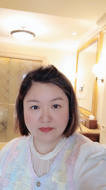 衎静玲瓏的第一张照片--大连相亲服务中心