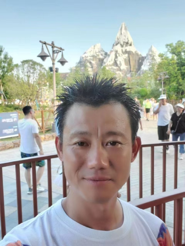 艾氏涂料博的第一张照片--大连相亲服务中心