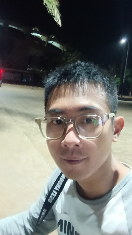 龙龙的第一张照片--大连相亲服务中心