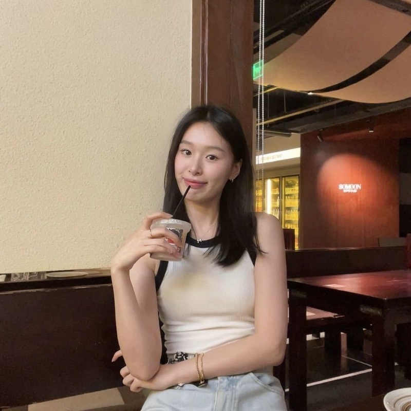 羽毛的第一张照片--大连相亲服务中心