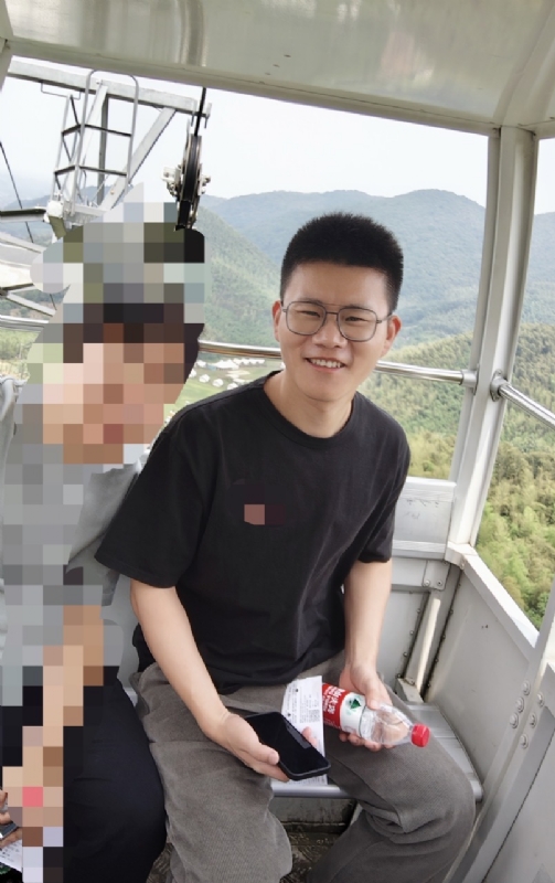 奔奔笨笨的第一张照片--大连相亲服务中心