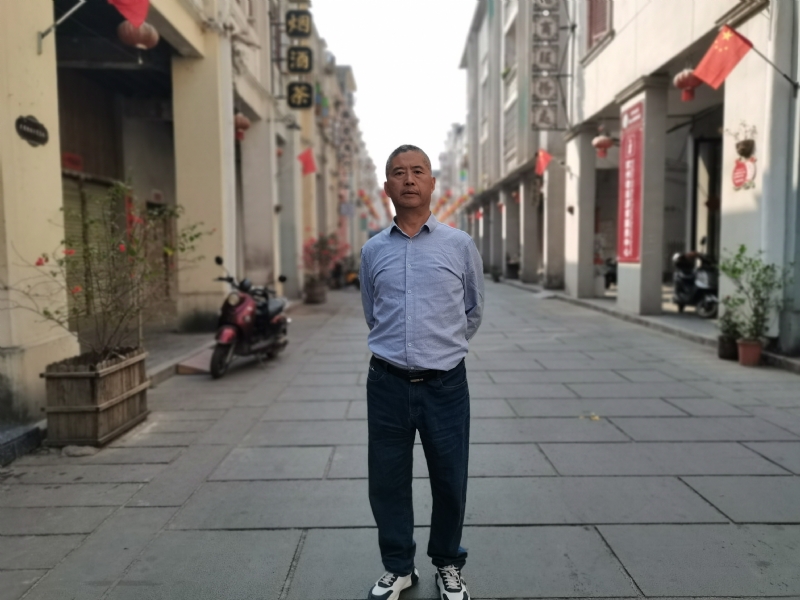 一粒尘埃的第一张照片--大连相亲服务中心