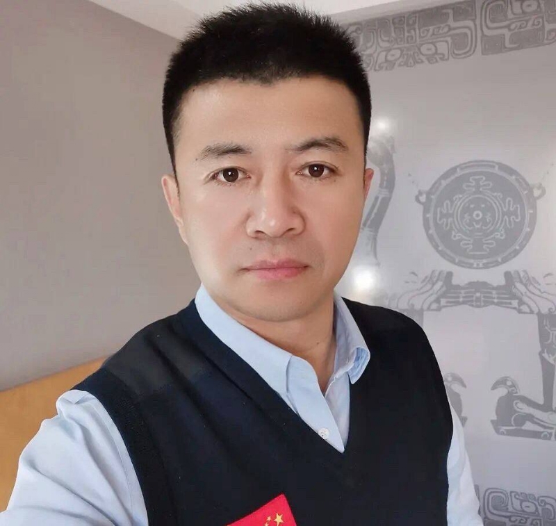 生在红旗下的第二张照片--大连相亲服务中心