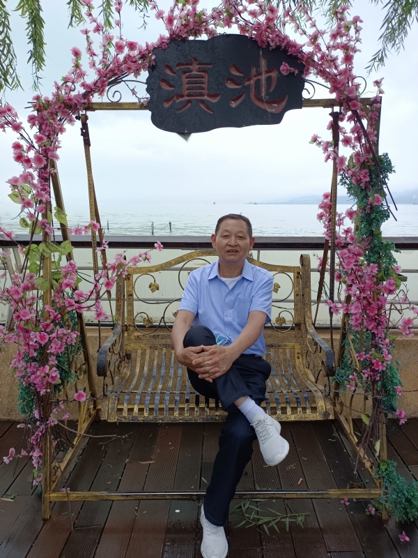 奋斗的第二张照片--大连相亲服务中心