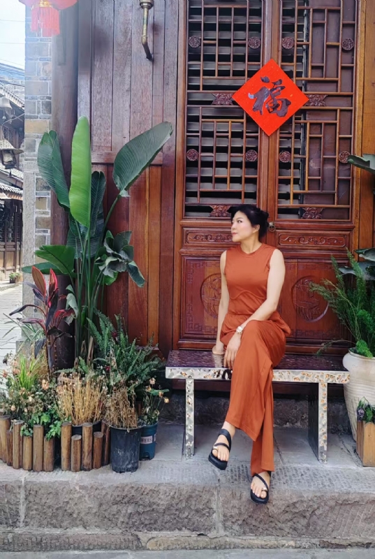 宛霞的第一张照片--大连相亲服务中心