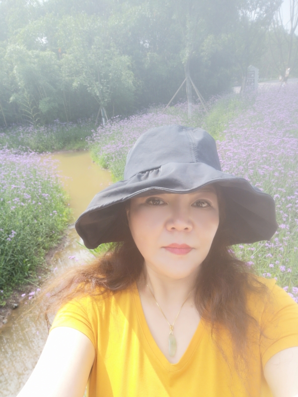 宛霞的第三张照片--大连相亲服务中心