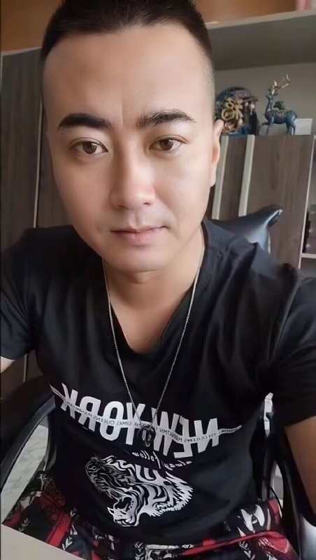 Luck耀的第一张照片--大连相亲服务中心