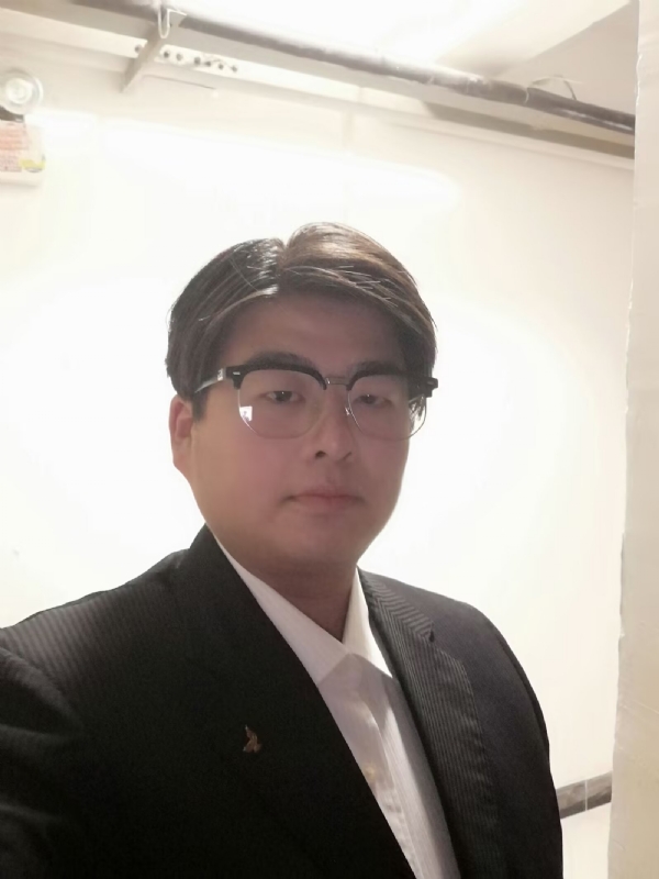 孤独一人的第一张照片--大连相亲服务中心