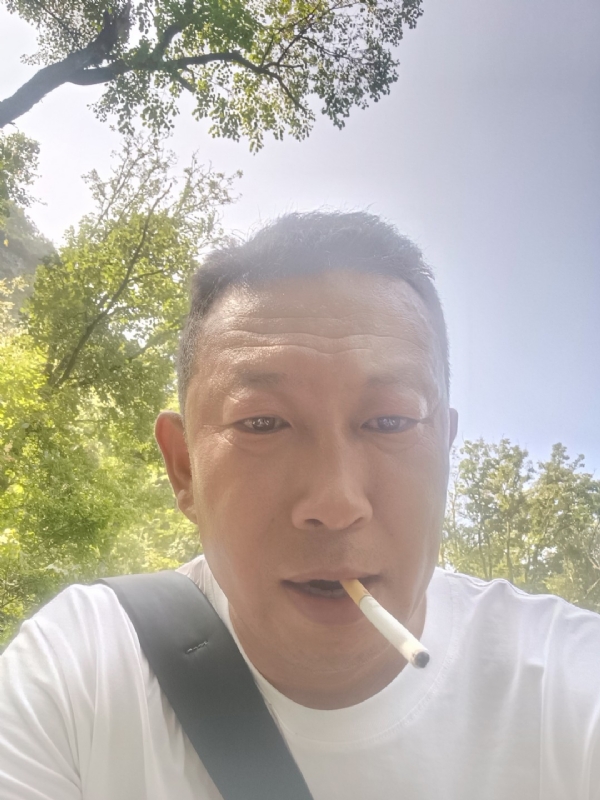 中年大叔的第一张照片--大连相亲服务中心
