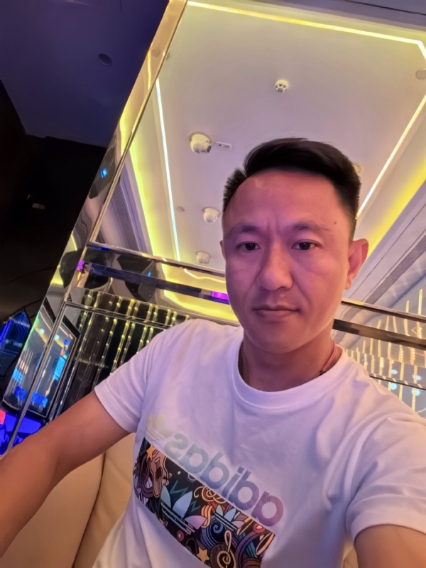 辞岸的第二张照片--大连相亲服务中心